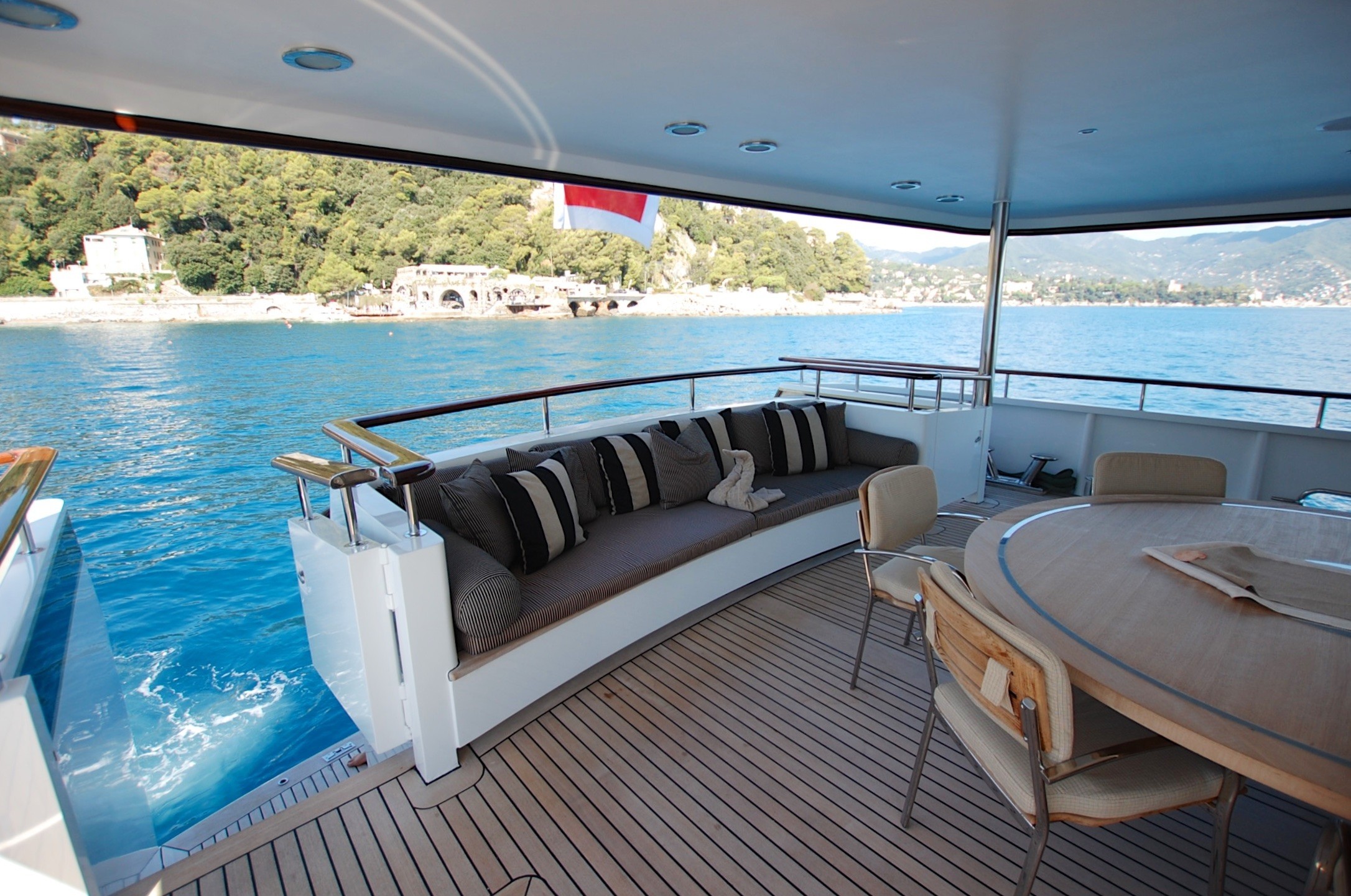 IL CIGNO Yacht Charter Details, Cantieri Navali Nicolini | CHARTERWORLD ...